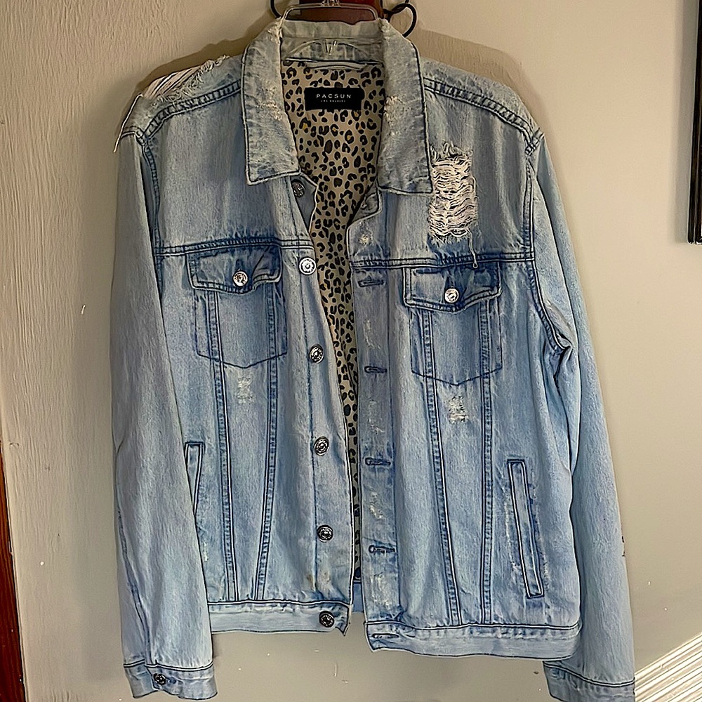 Pacsun Distressed denim jean jacket w/ Cheetah leopard lining